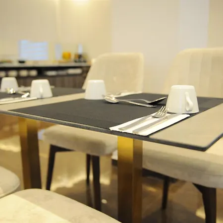 Imperio 酒店 Sarandë